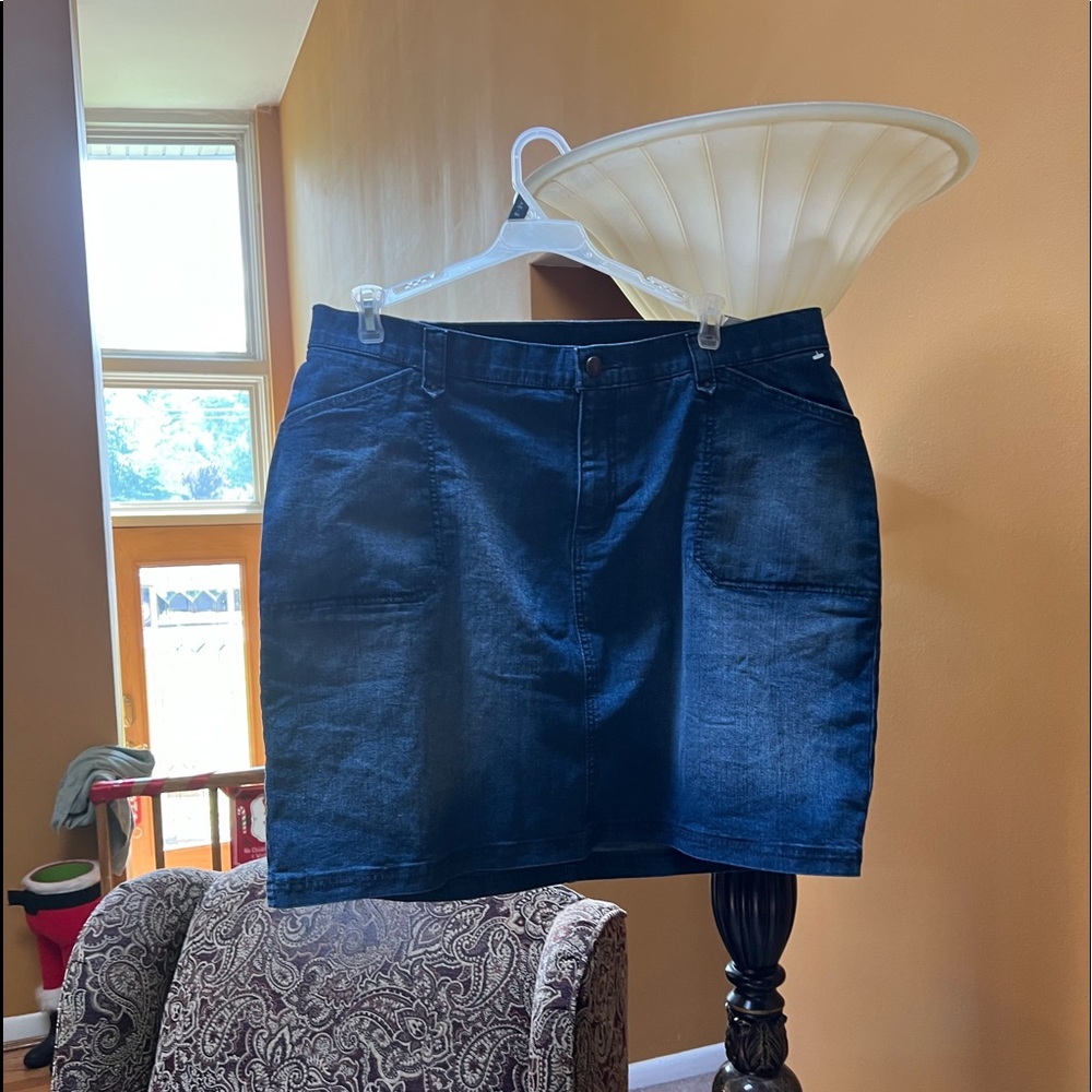 New Woman’s Catherines Jean Skirt. Sz. 18
